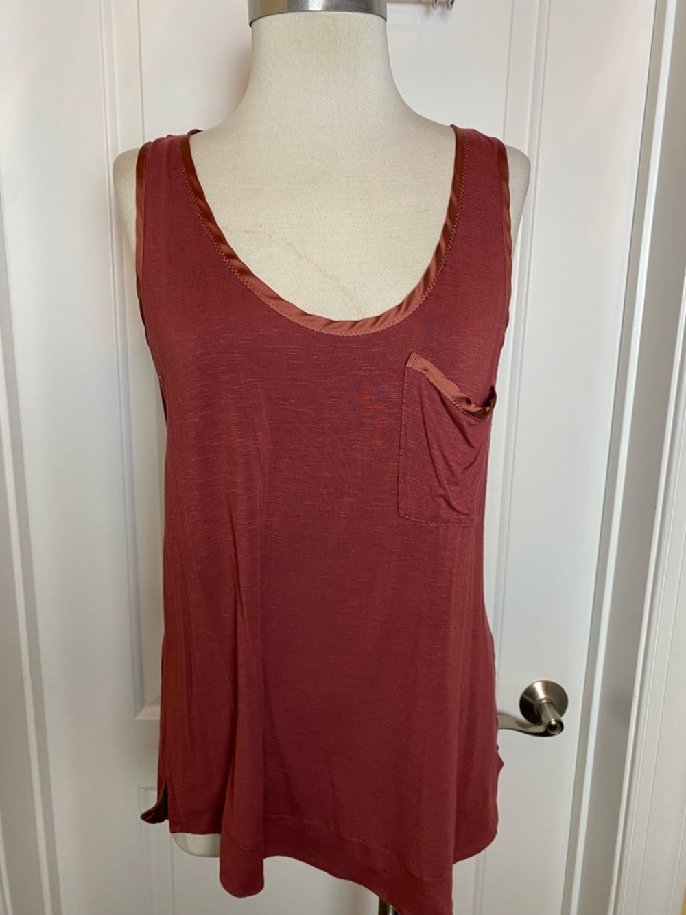 Pure good Anthropologie Tank Satin Trim Detail W Pocket L Mauve